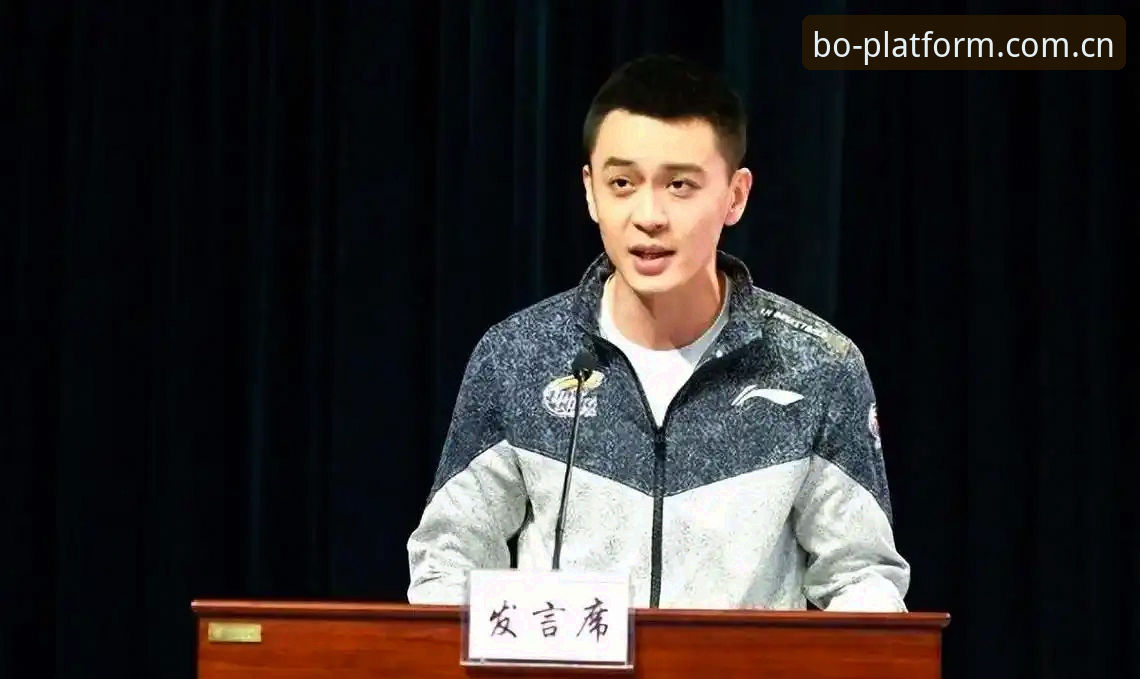 前锋集体找回状态与C罗尚未开火对比——杨鸣的一番预测戳中了什么？压力模型与启动时机的博弈